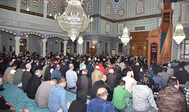 11 Ayın Sultanı Ramazan ayında bin aydan daha hayırlı olan Kadir Gecesi'nde Kartepe camilerinden dualar semaya yükseldi – GÜNDEM