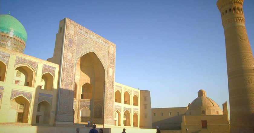 Özbekistan'ın Buhara şehrine kartpostallarla tarihi bir gezi