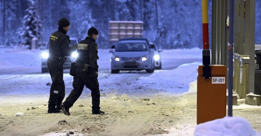 Finlandiya, göçmen akışını önlemek için Rusya ile sınır kapılarını süresiz olarak kapatıyor
