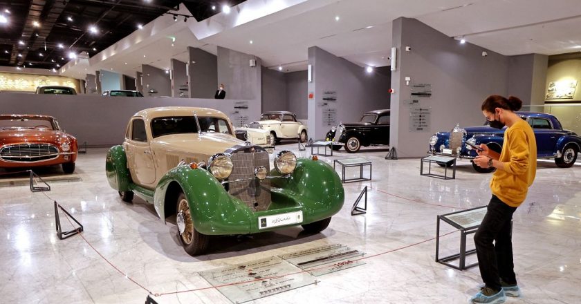 İran Şahı'nın özel araç koleksiyonu 50 yıl sonra İran Tarihi Otomobil Müzesi'nde sergilendi