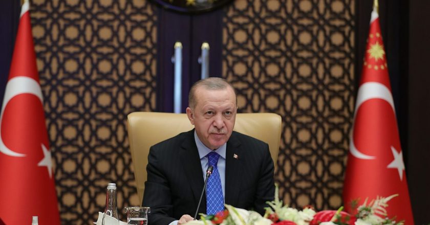 AKP kadrosu yeni ekonomi politikasını belirlemeye çalışıyor