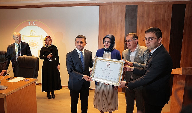 Nevşehir Belediye Başkanı seçilen Rasim Arı tescil belgesini aldı – GÜNDEM