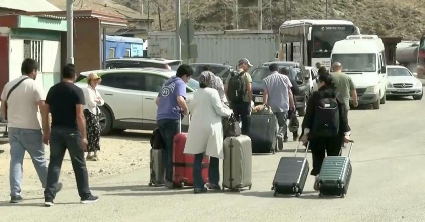 İsrail’in saldırılarından kaçan İranlılar komşu ülkelere sığınıyor