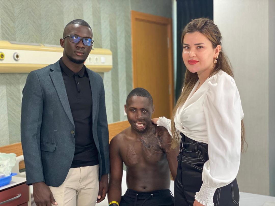 Acı verici bekleme: Yüz ve boyunda ağır yanıklar vardı! Papaz Ugandali 10 yıl sonra Türkiye'de tedavi edildi ... 5
