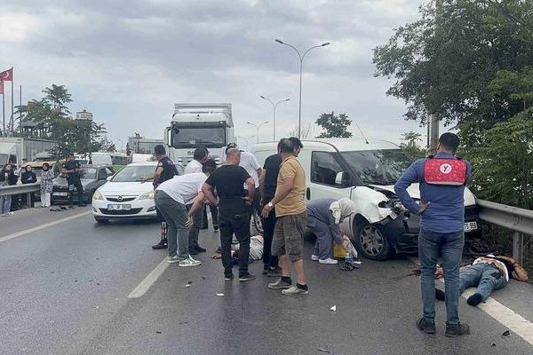 Bisiklet, Tuzla’da yol kenarında bekleyen kusurlu araca çarptı: 2 yaralı