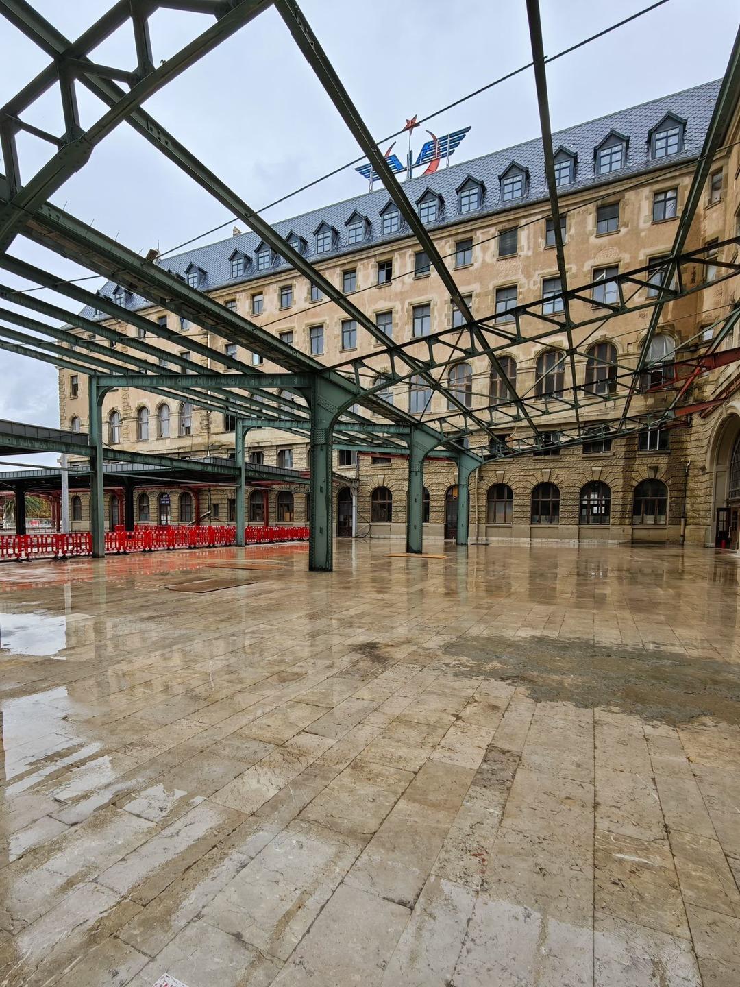 İstanbul'un iki ikonik tren istasyonu yeniden hayata dönüyor: Haydarpaşa ve Sirkeci bilimin ışığında kente kazandırılıyor. 3