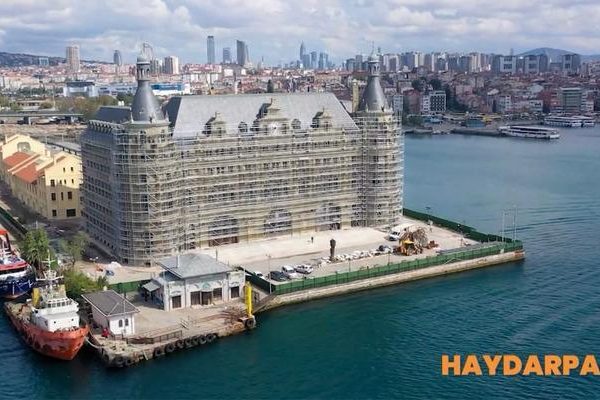 İstanbul’un iki ikonik tren istasyonu yeniden hayata dönüyor: Haydarpaşa ve Sirkeci bilimin ışığında kente kazandırılıyor.