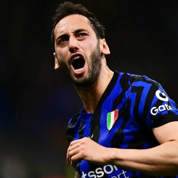 Ekim ayında İtalya Serie A’daki performansıyla dikkat çeken Hakan Çalhanoğlu’na özel ödül! –