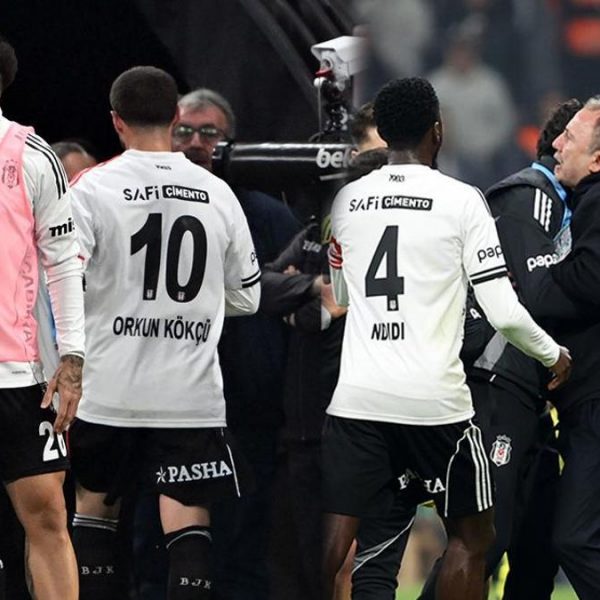 Son dakika spor haberleri | Derbide gerginlik sürüyor! Orkun Kökçü ve Sergen Yalçın ihraç edildi