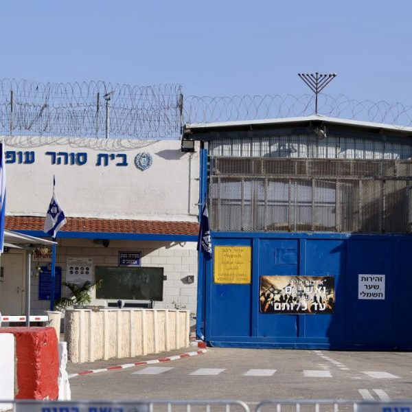 İsrail, sınır dışı edilen Filistinli tutukluların aileleriyle yeniden bir araya gelmesini engelliyor