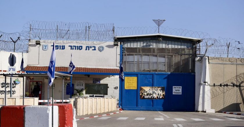 İsrail, sınır dışı edilen Filistinli tutukluların aileleriyle yeniden bir araya gelmesini engelliyor