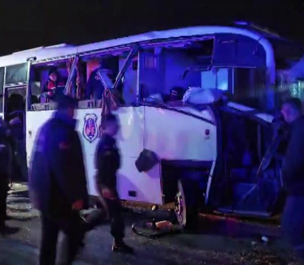 Amasya’da zincirleme trafik kazasında birçok kişi yaralandı.